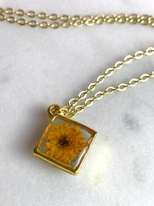 Pressed Flower Necklace | Golden Daisy Diamond | Handmade Jewelry